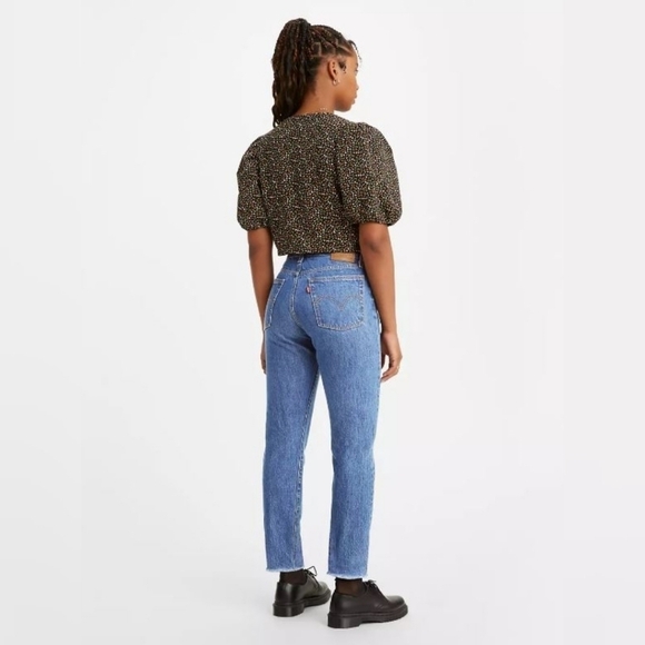 LEVIS Wedgie Straight Distressed Jeans size 23 in EUC - Picture 2 of 11